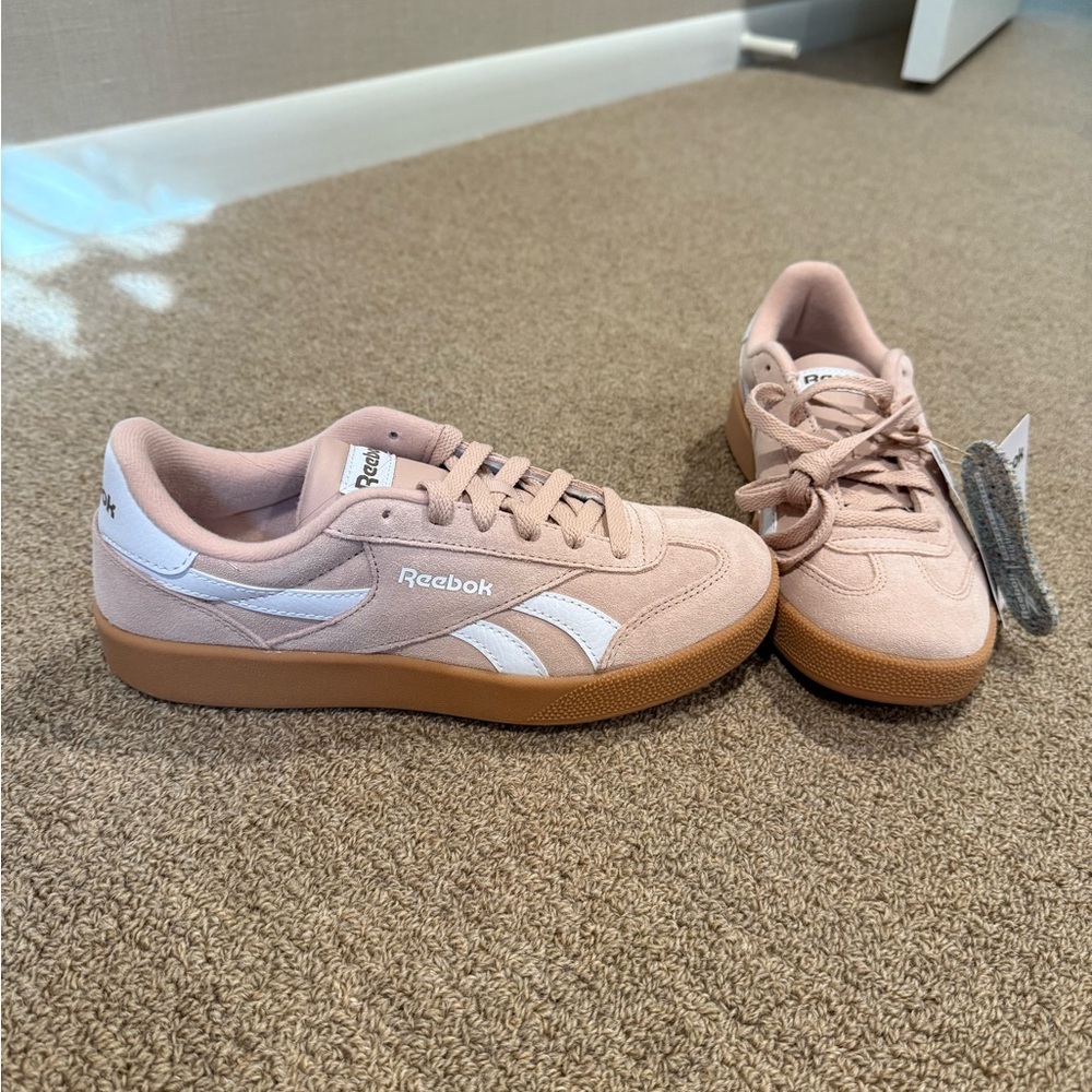 Reebok Smash Edge Women’s tennis sneakers, pink/white/gum. NWT, size 8